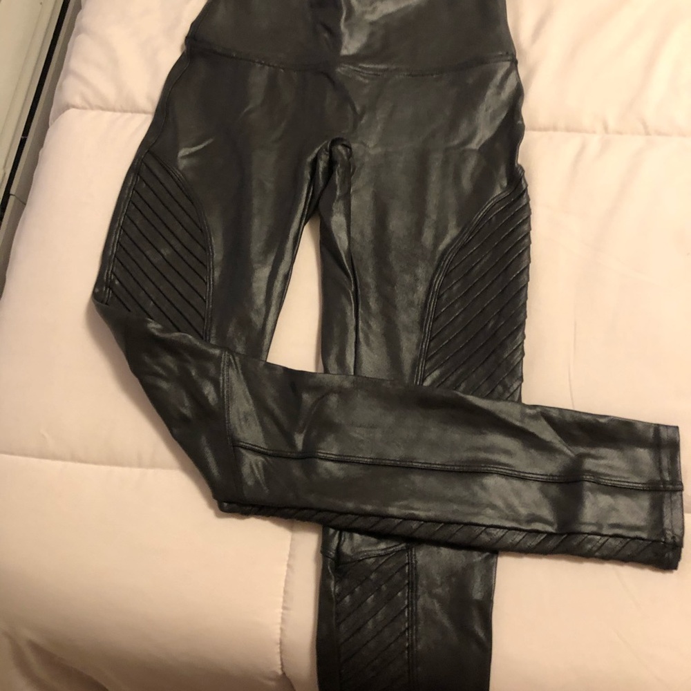 Spans Faux Leather Leggings
